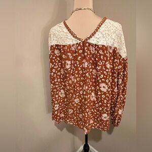 Hailey & Co Harvest Brown Floral & Cream Lace Top V Neck, size M